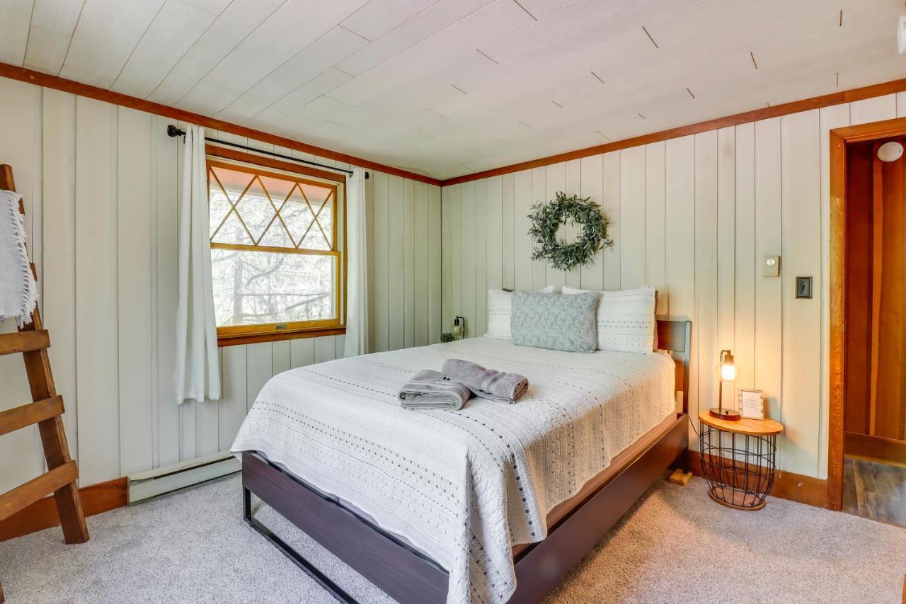 Lakefront Poconos Vacation Rental With Swim Dock! Long Pond Екстериор снимка