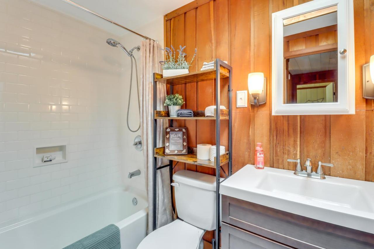 Lakefront Poconos Vacation Rental With Swim Dock! Long Pond Екстериор снимка