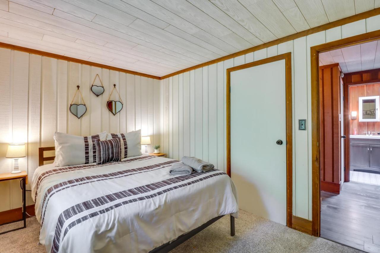 Lakefront Poconos Vacation Rental With Swim Dock! Long Pond Екстериор снимка
