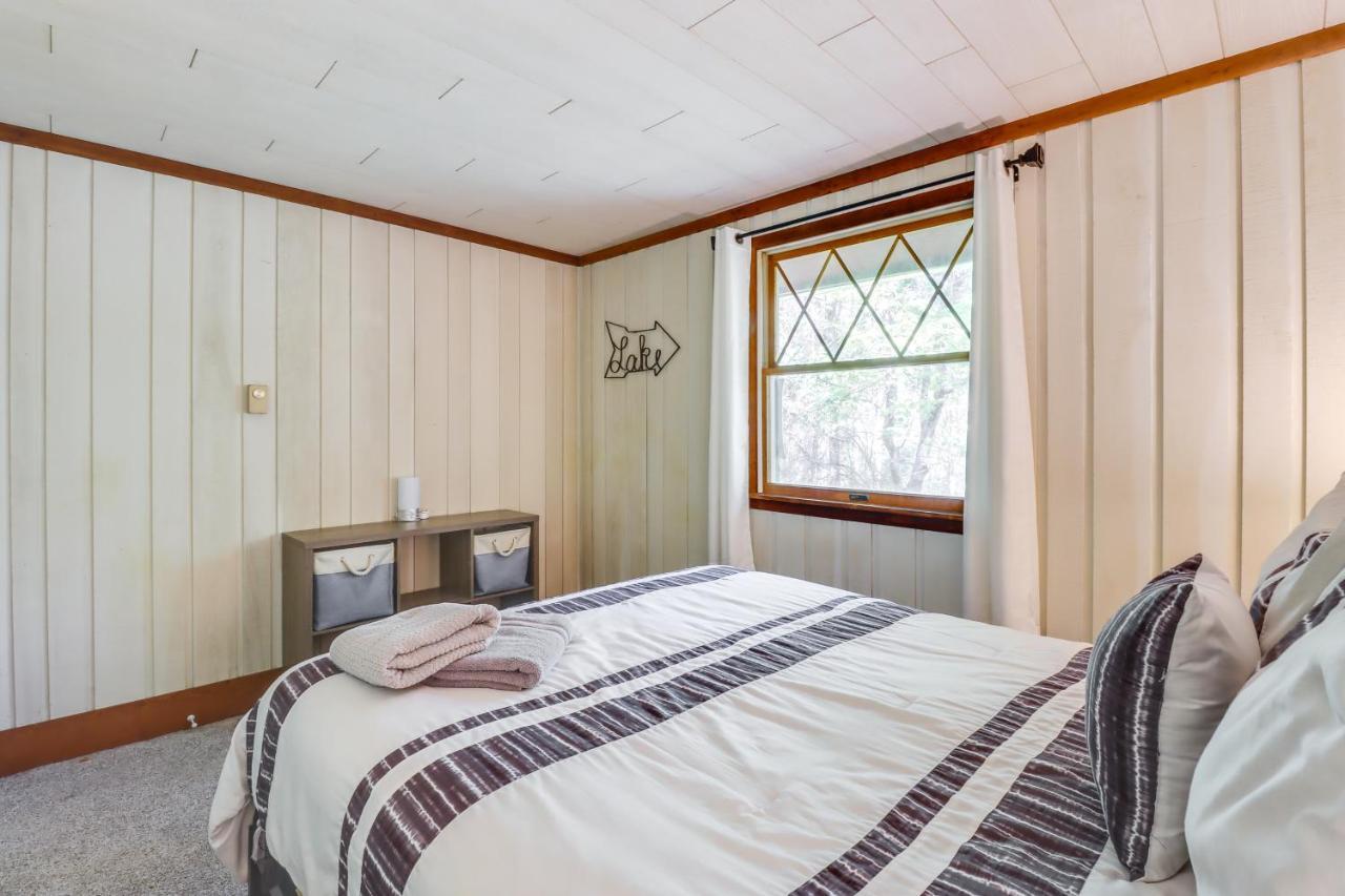Lakefront Poconos Vacation Rental With Swim Dock! Long Pond Екстериор снимка