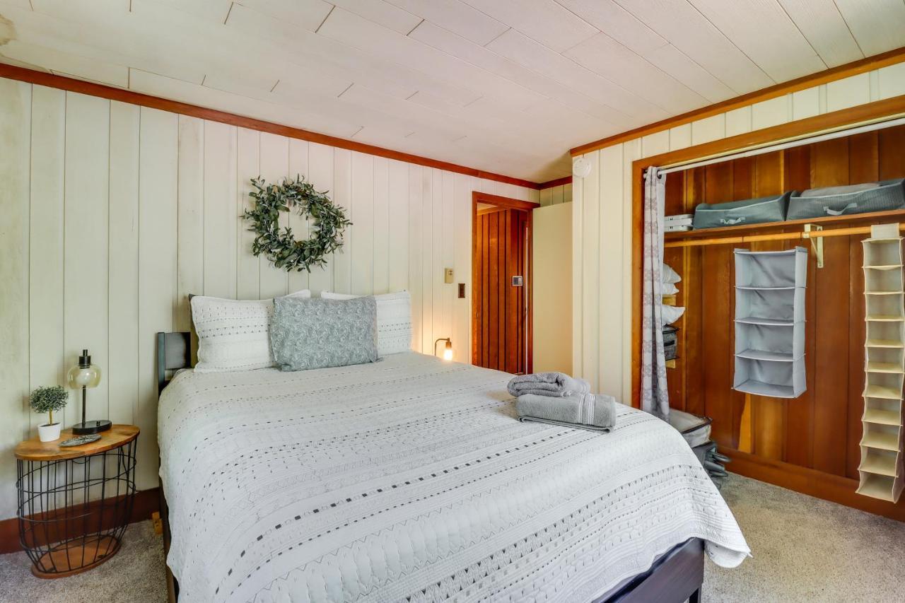 Lakefront Poconos Vacation Rental With Swim Dock! Long Pond Екстериор снимка
